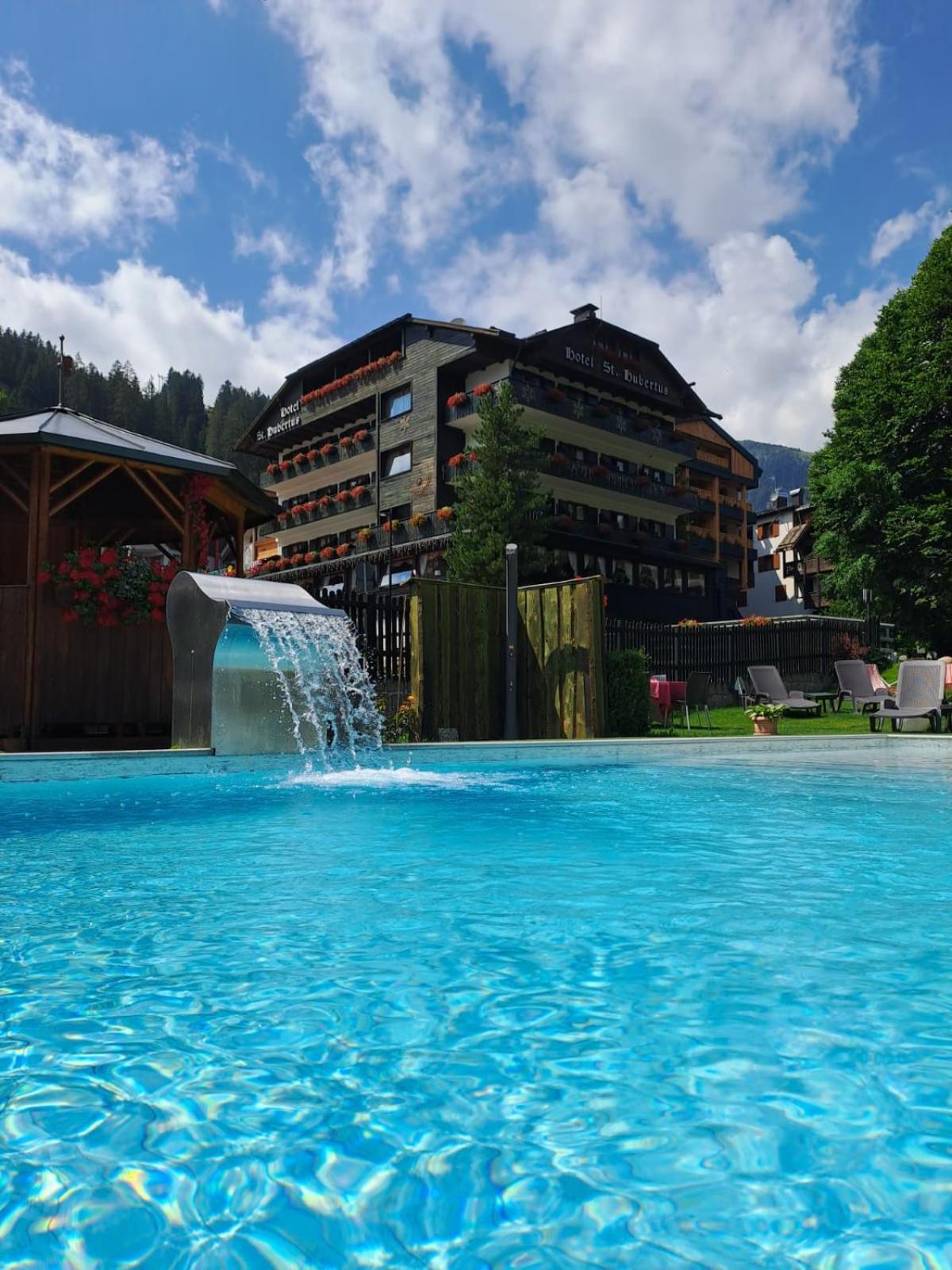 Hotel Garni St. Hubertus Madonna Kültér fotó