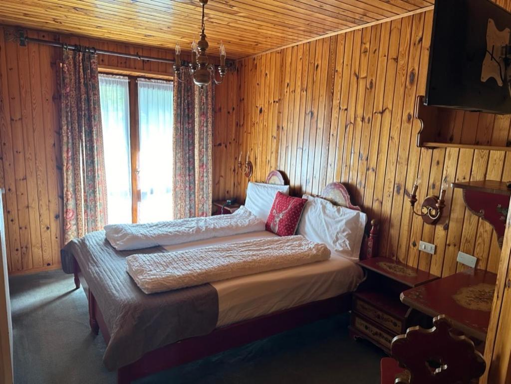 Hotel Garni St. Hubertus Madonna Kültér fotó