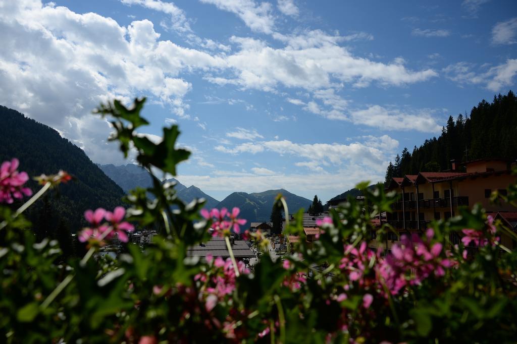 Hotel Garni St. Hubertus Madonna Kültér fotó