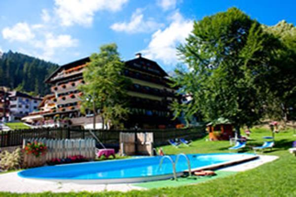 Hotel Garni St. Hubertus Madonna Kültér fotó