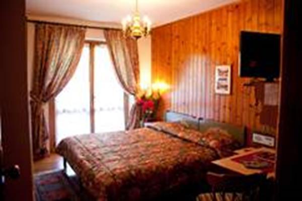 Hotel Garni St. Hubertus Madonna Kültér fotó